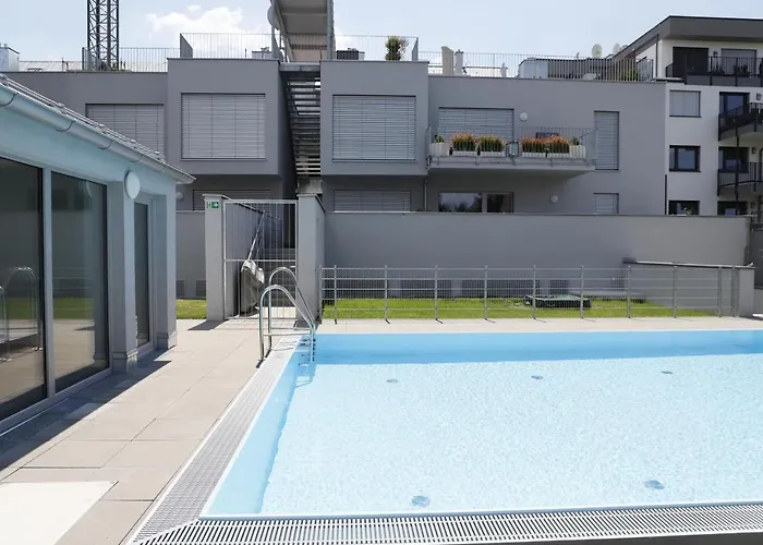 Yellow Flower Apartment With Pool - 5 Min To Lake