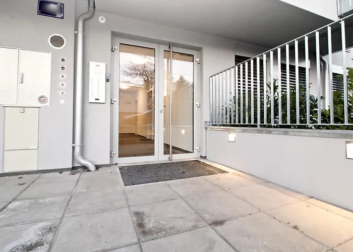 Yellow Flower Apartment With Pool - 5 Min To Lake