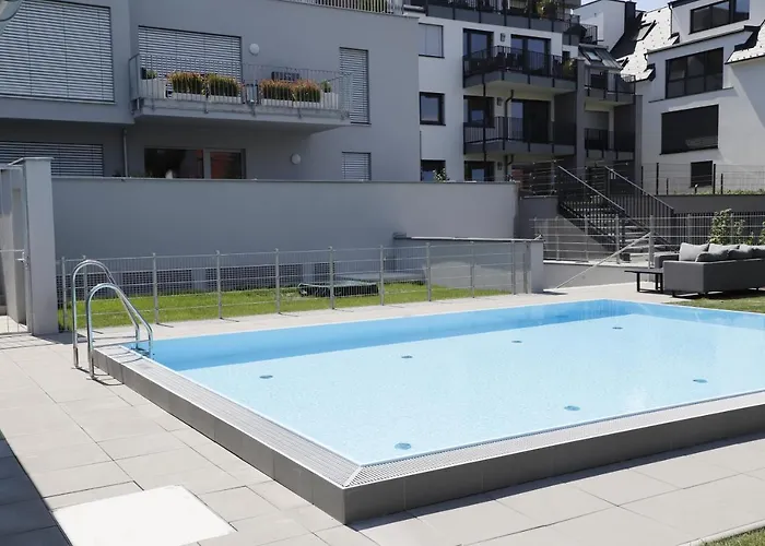 Yellow Flower Apartment With Pool - 5 Min To Lake
